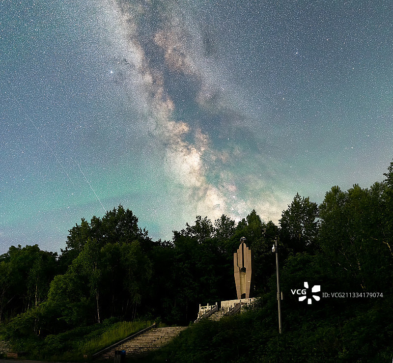星空下的英雄纪念碑图片素材