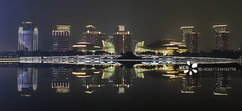 郑州千玺广场如画的夜色图片素材