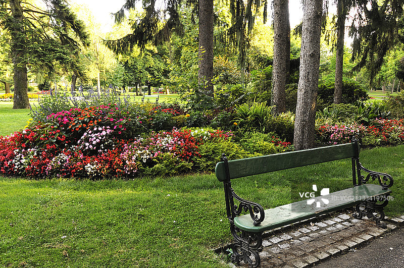 法国上索恩省沃苏勒的英国花园图片素材