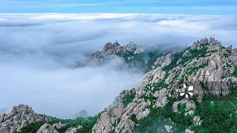 青岛崂山巨峰慢门云海图片素材