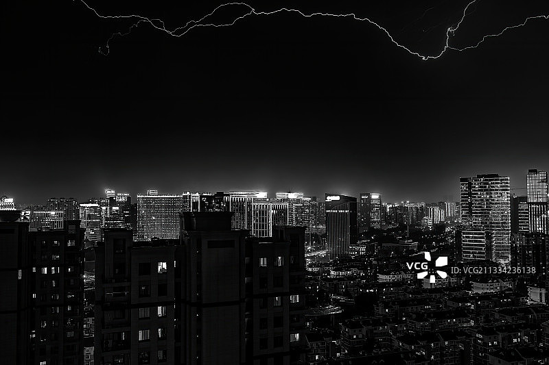 仲夏雷雨图片素材