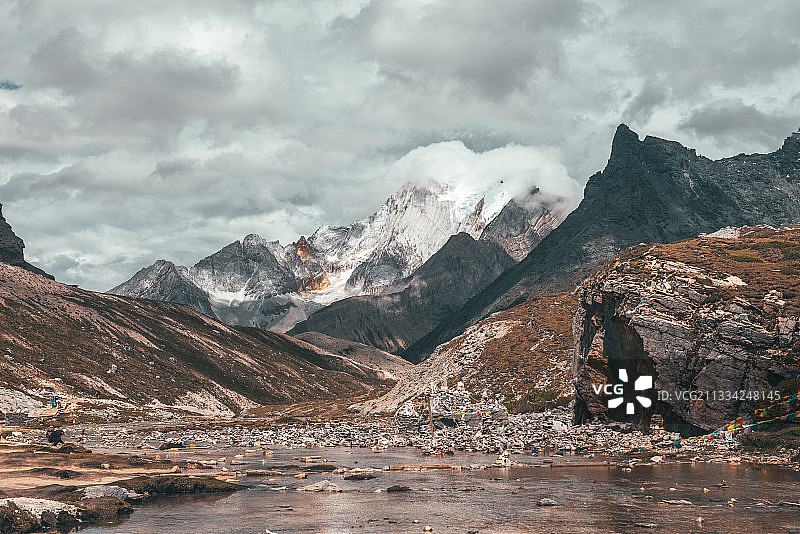 稻城亚丁三神山——夏诺多吉图片素材