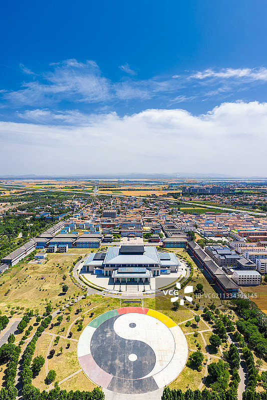 河南焦作温县陈家沟中华太极国际交流中心与麦田夏季户外风光航拍图片素材