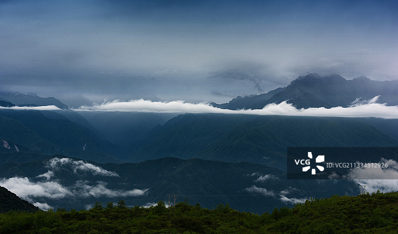 四川省雅安市石棉县王岗坪 云  山峦叠嶂图片素材