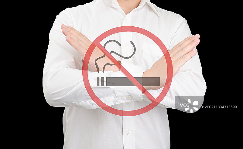 男性劝诫戒烟 禁止吸烟图片素材