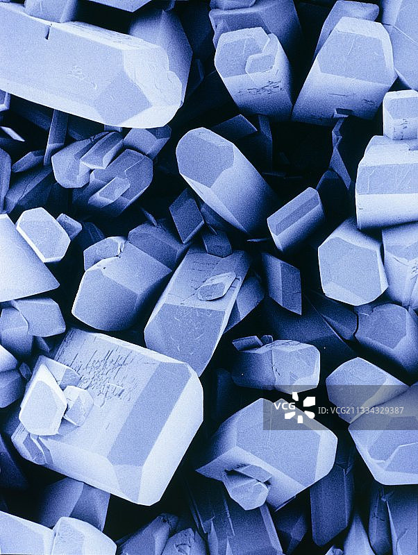 维生素C晶体的蓝色扫描电镜图图片素材