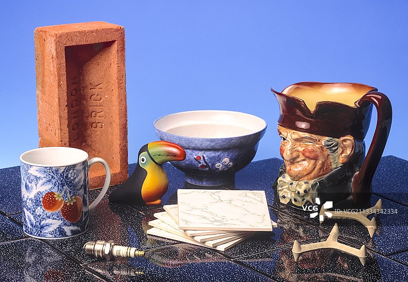 各种熟悉的陶瓷物品图片素材