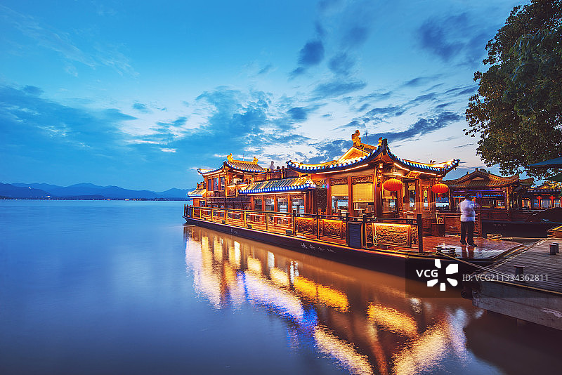 杭州西湖游船夜景图片素材