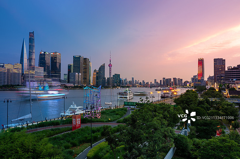 夏日傍晚的上海杨浦滨江风光图片素材