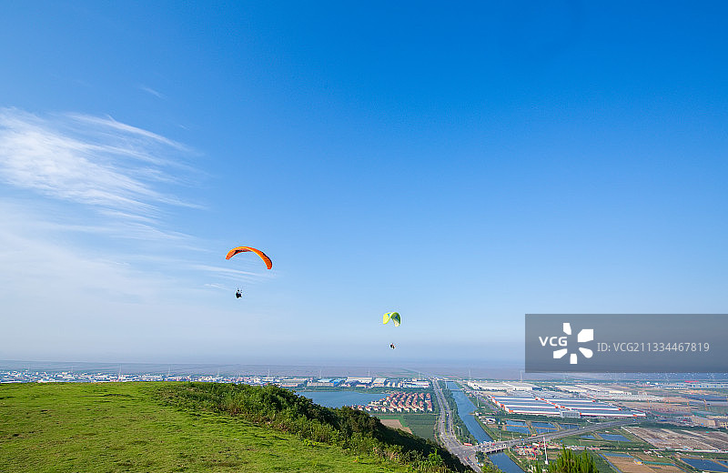 多个标题  飞翔天际  滑翔伞 户外冒险图片素材