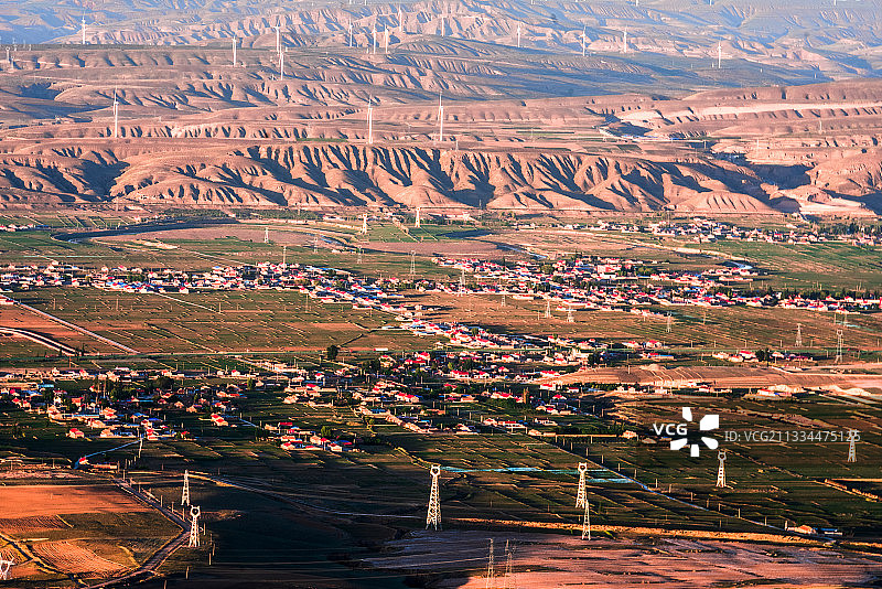 西海固大地新脉络~海原电网延伸的覆盖图片素材