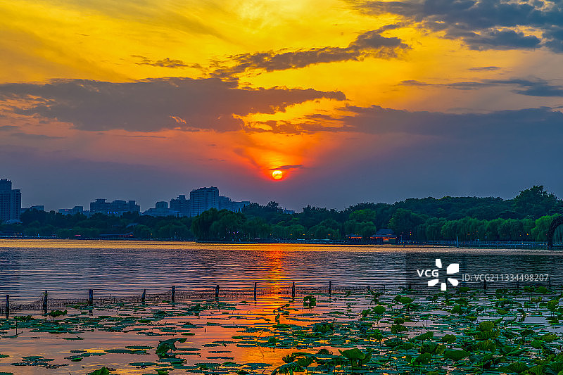 大明湖的夕阳晚霞图片素材