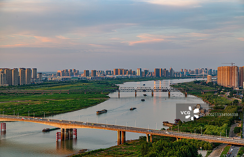 安徽蚌埠淮河水系上跨淮河大桥图片素材