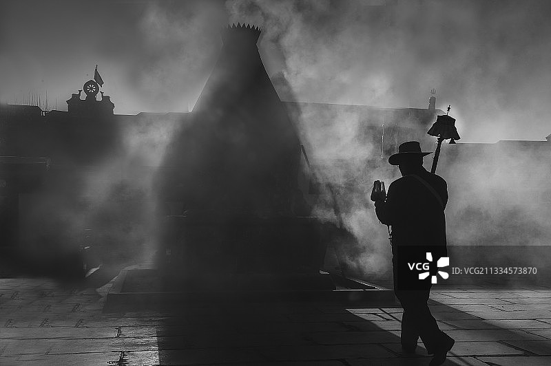 大昭寺的信徒图片素材