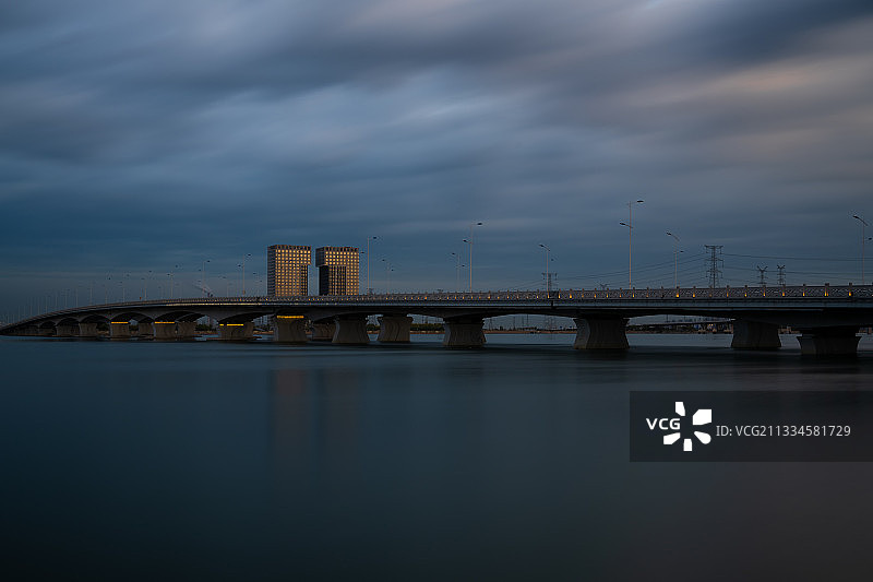 拉丝 中山大桥 多云图片素材