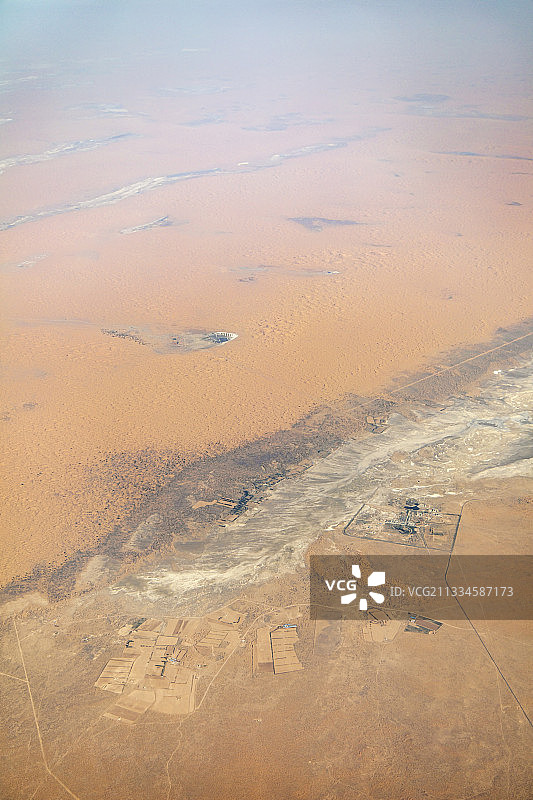 内蒙古阿拉善昭化寺和腾格里沙漠航拍图片素材