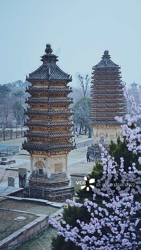 银山塔林-北京-春天-佛塔图片素材