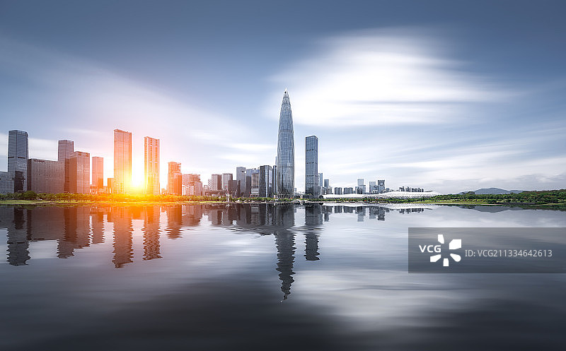 深圳大春笋水面倒影城市风光宣传图片素材