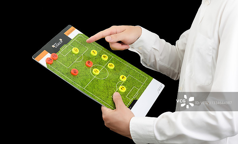 足球教练 足球经理 手拿战术板图片素材