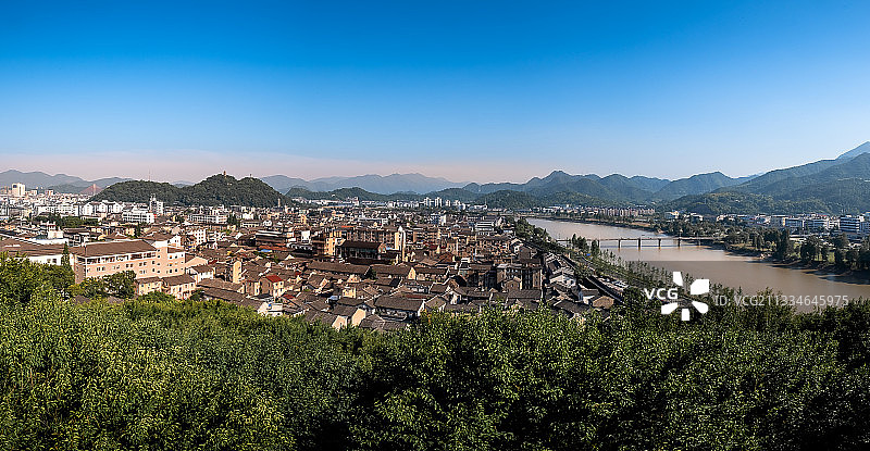 俯瞰浙江临海古城全貌（古城、巾山、灵江）图片素材