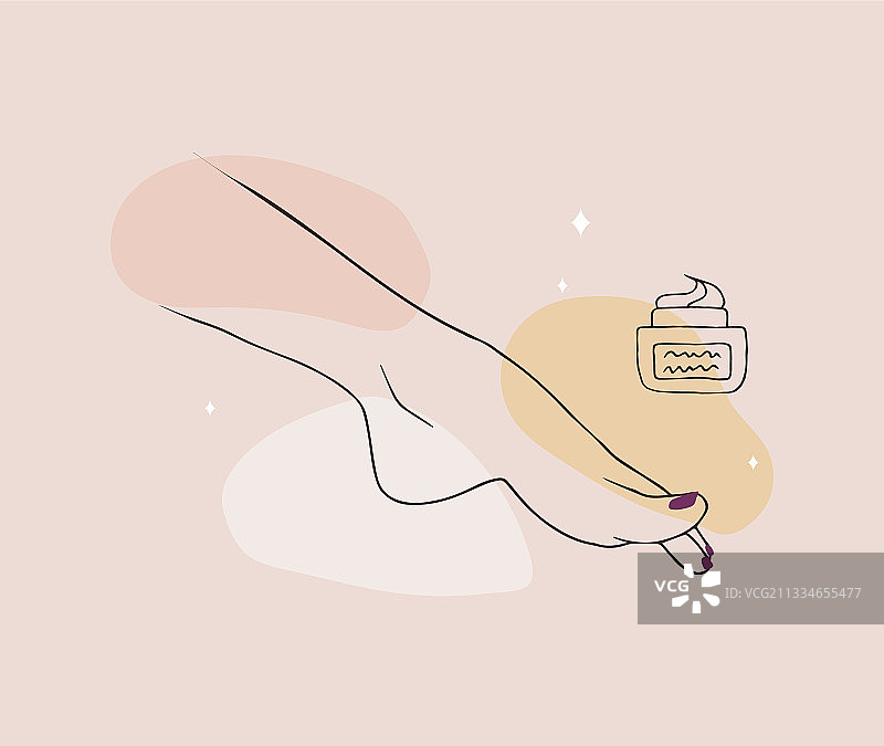 做足部护理的女人给脚涂指甲油图片素材