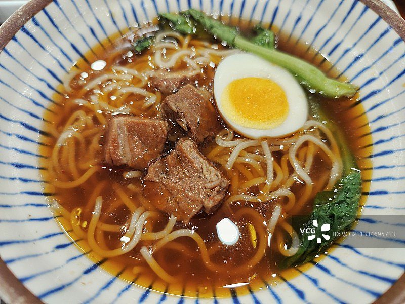 红烧牛肉面(青菜 鸡蛋)图片素材
