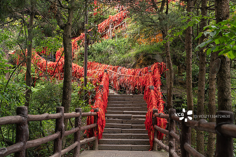 张家界大山里的许愿林图片素材
