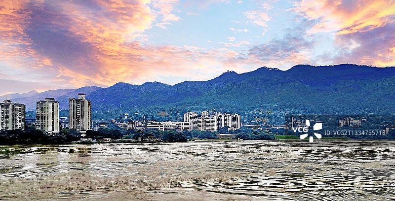 北碚的嘉陵江涨大水了…图片素材
