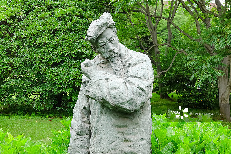 中国现代诗人作家——闻一多图片素材