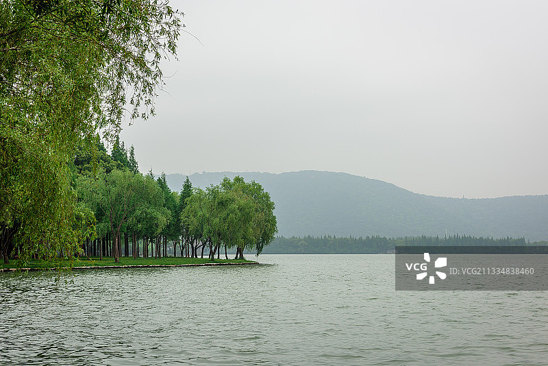 《烟雨迷蒙看尚湖》图片素材