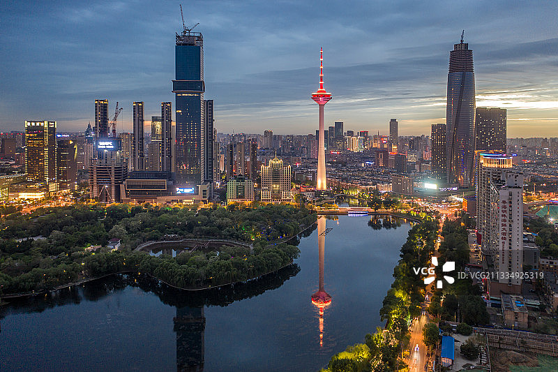 辽宁省沈阳市彩电塔城区夜景航拍图片素材