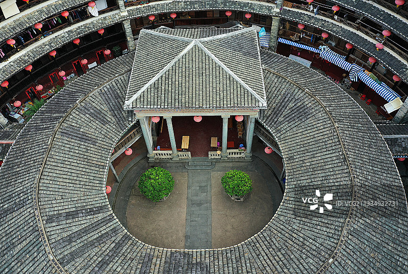 福建省龙岩市福建土楼永定景区洪坑土楼群振成楼航拍图片素材