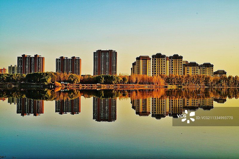 我家在岸上住图片素材