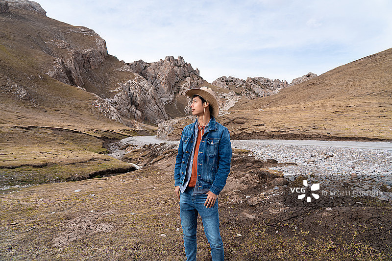 中国大西北青海天峻县神湖之源牛仔图片素材