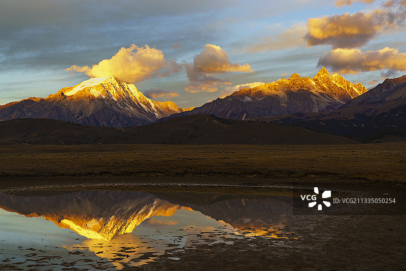 日照格聂神山图片素材