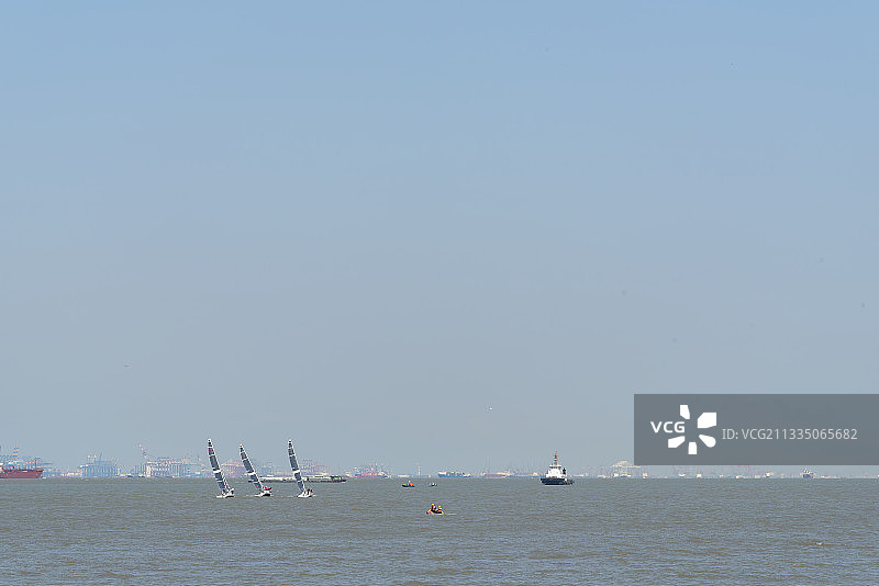 帆船水上漂图片素材