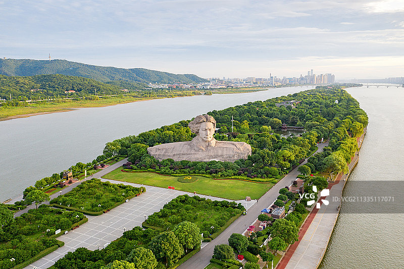 长沙橘子洲头毛泽东青年艺术雕像图片素材