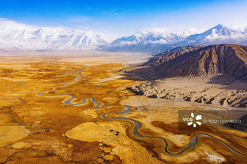 航拍南疆塔合曼湿地图片素材