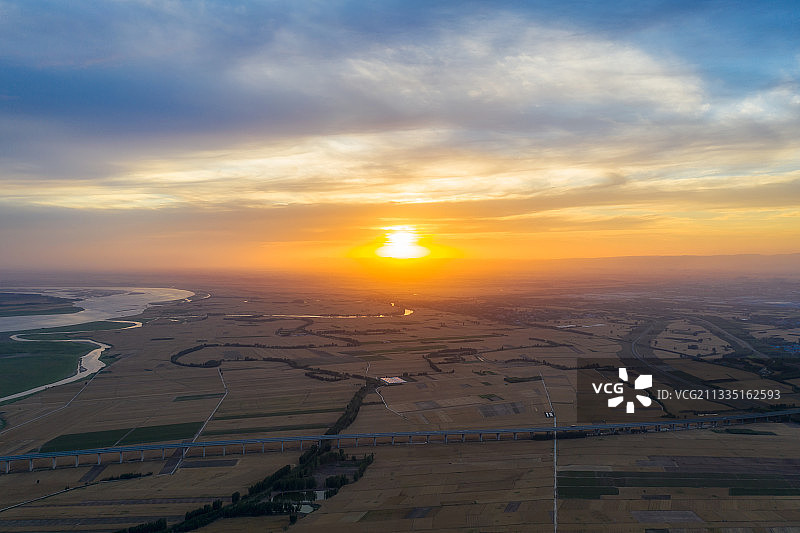 河南焦作武陟县黄河北岸麦地芒种时节夏季户外风光航拍视角图片素材