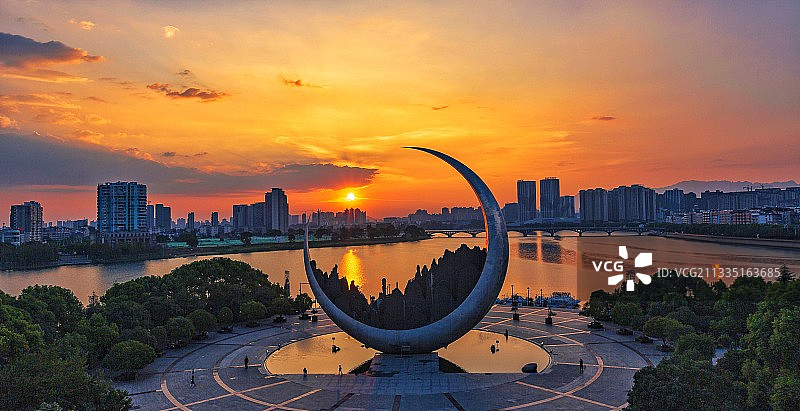 日月同辉图片素材