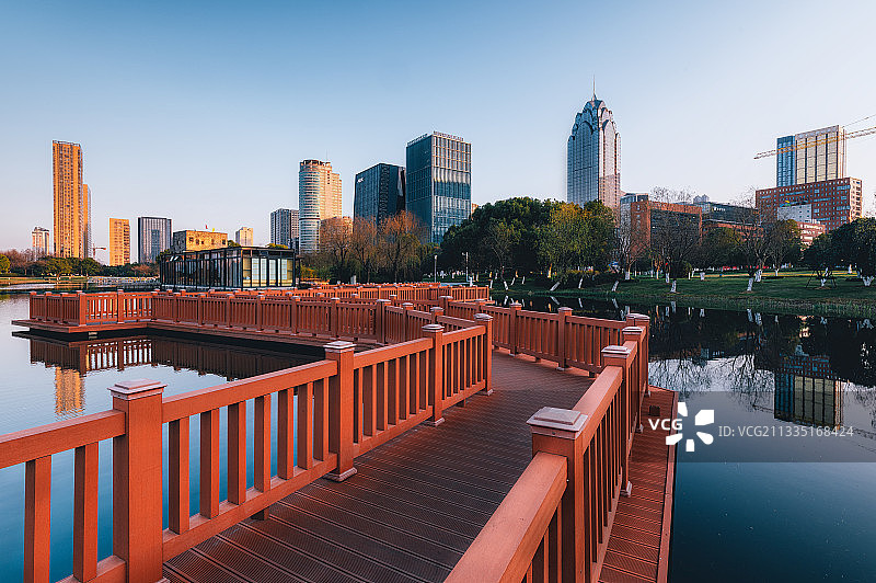 宁波鄞州公园秋景图片素材