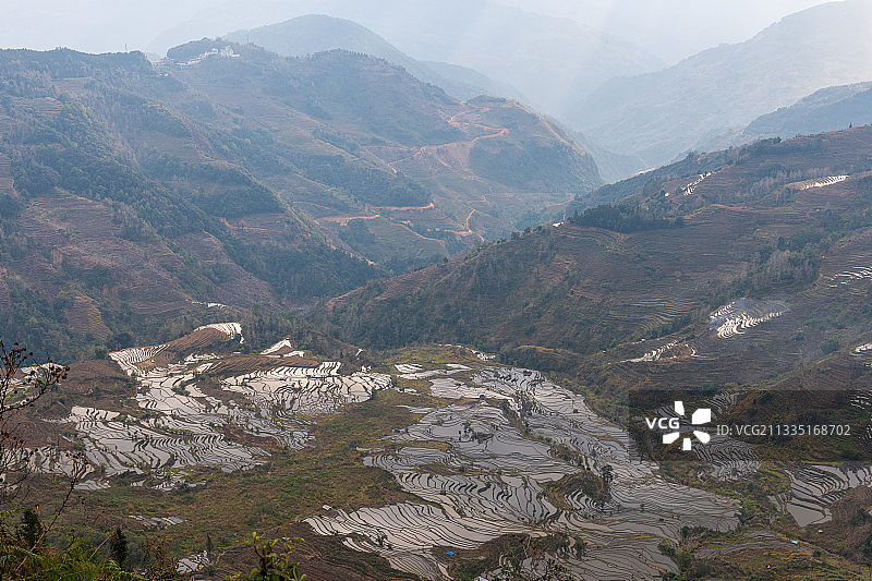 云南元阳老虎嘴梯田图片素材