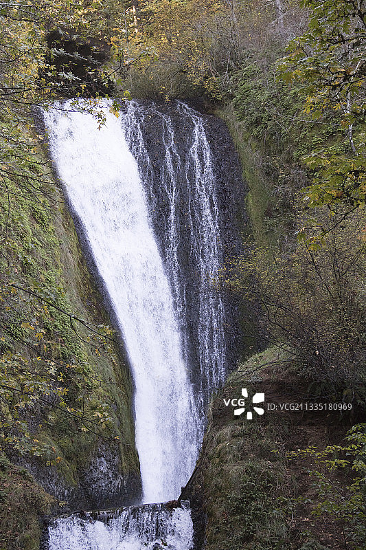 新娘面纱瀑布上游图片素材
