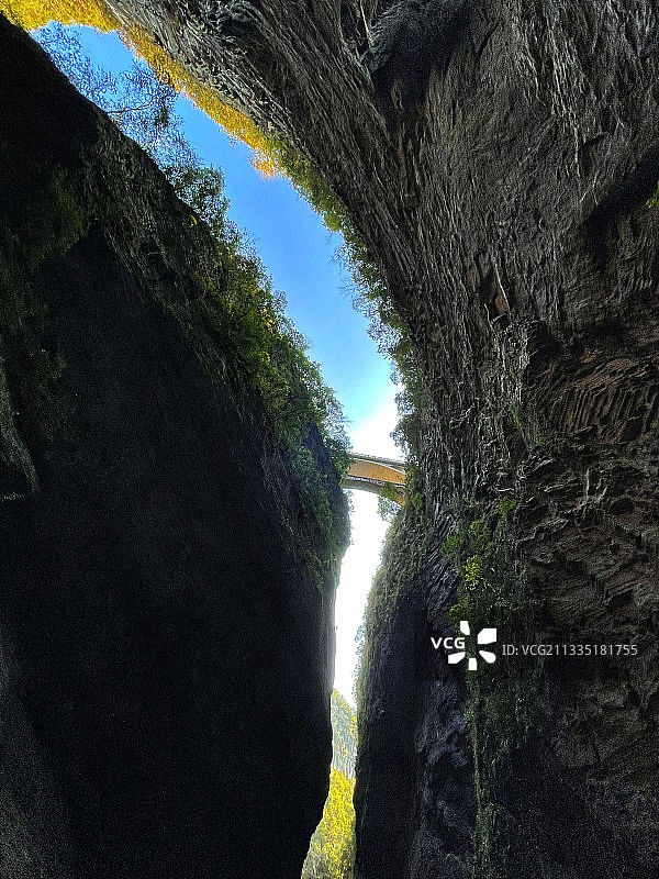 深谷望月图片素材