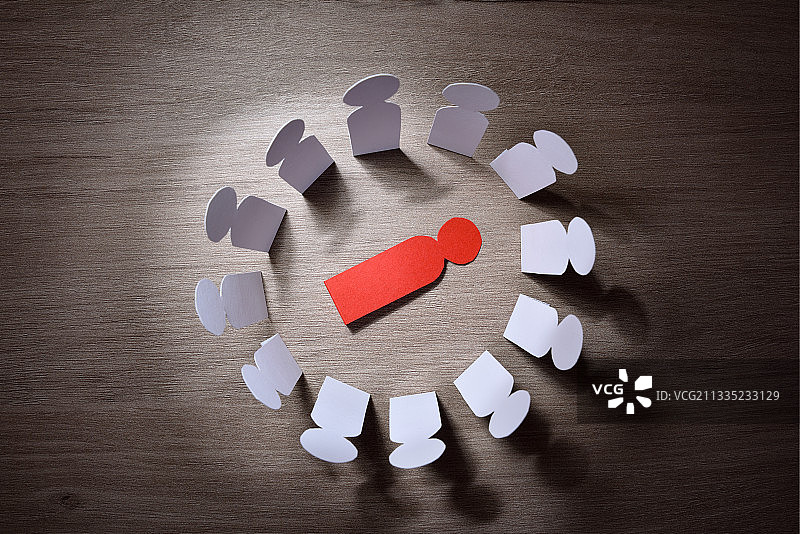 因歧视和骚扰而遭受社会暴力概念图片素材