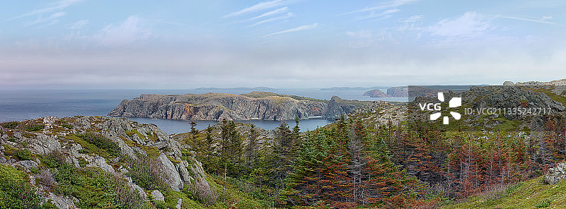 加拿纽芬兰和拉布拉多省特威林盖特海景和山脉全景图片素材