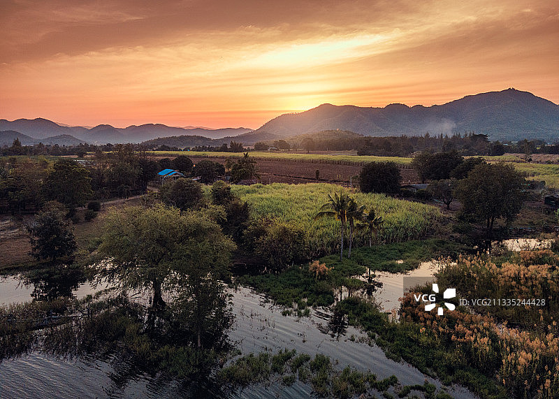 泰国素攀武里日落美景图片素材