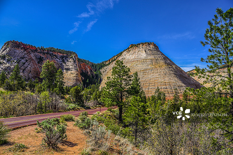 美国犹他州凯恩县的蓝天山景图片素材