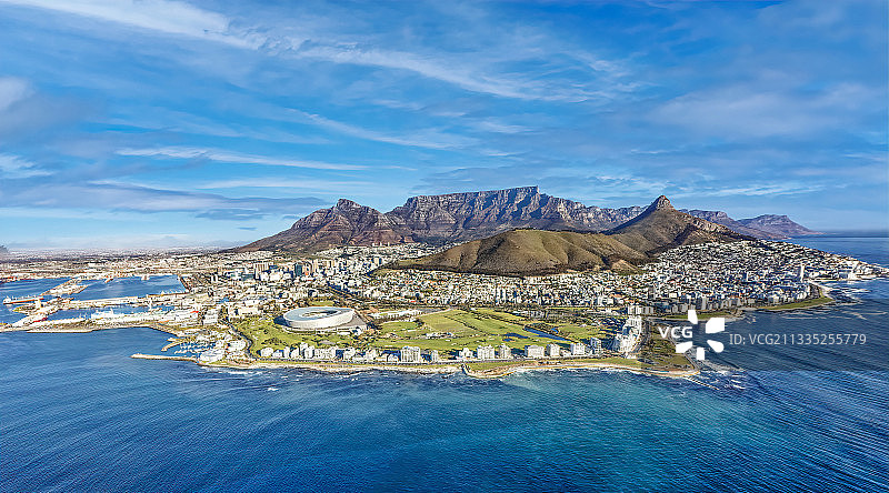 南非开普敦多云天空下的海景航拍图片素材