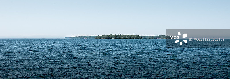 加拿大安大略省布鲁斯半岛晴空海景图片素材